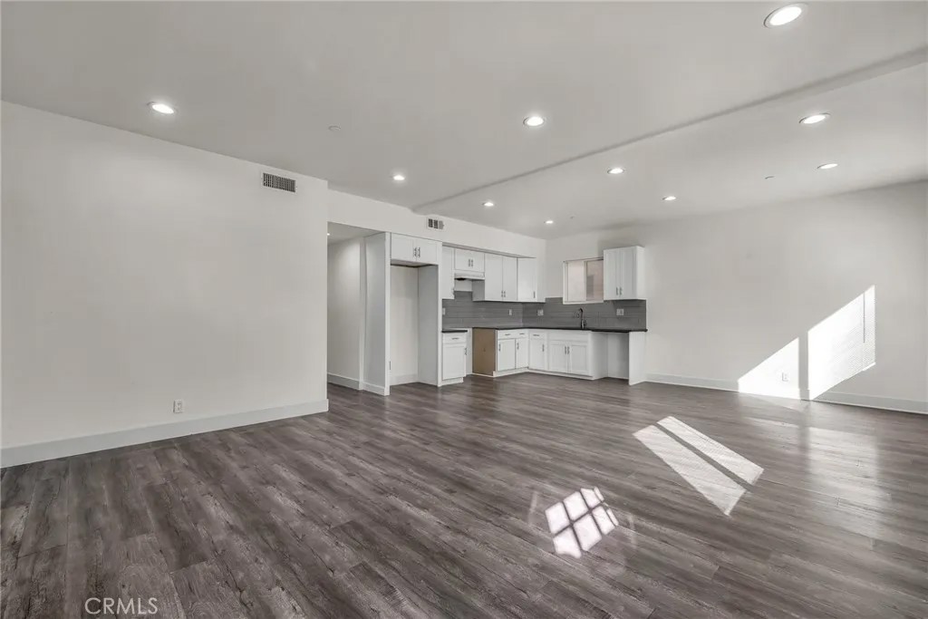 755 E 84th