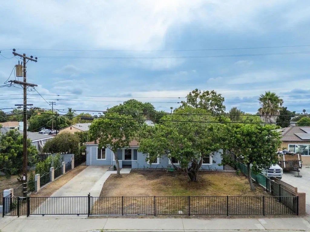 1490 Skyline Drive