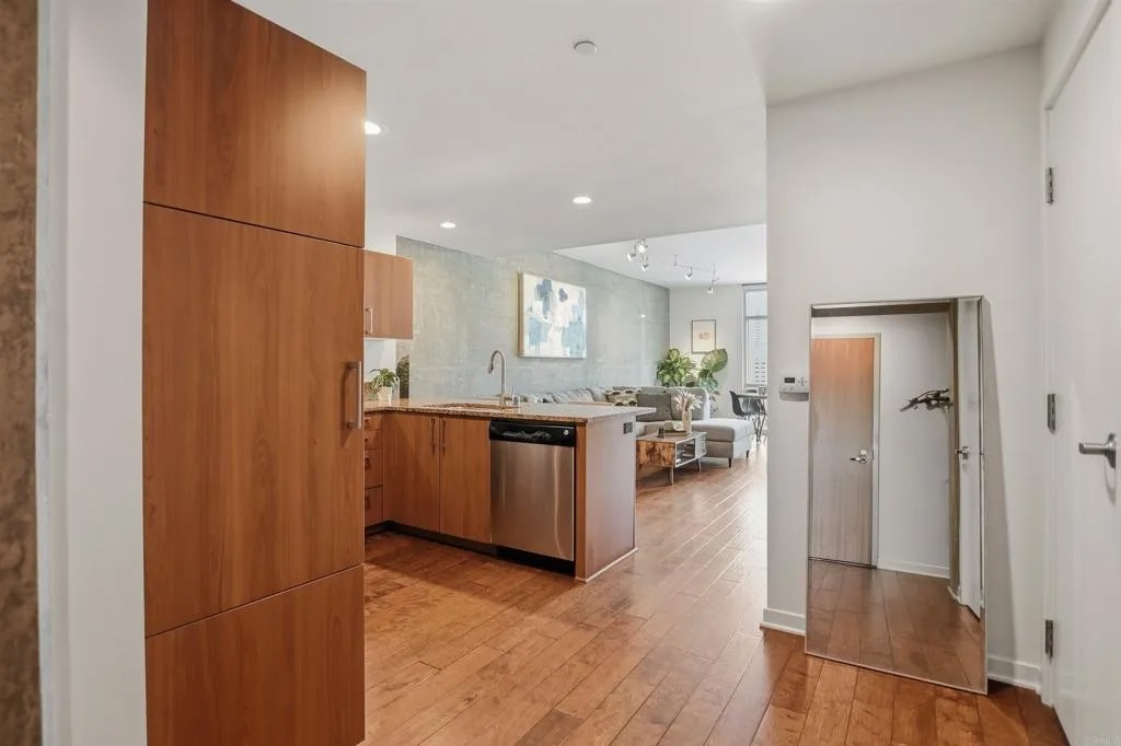 800 The Mark Lane 1002