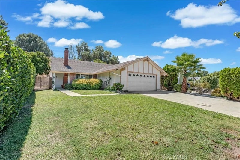 3765 Valle Vista