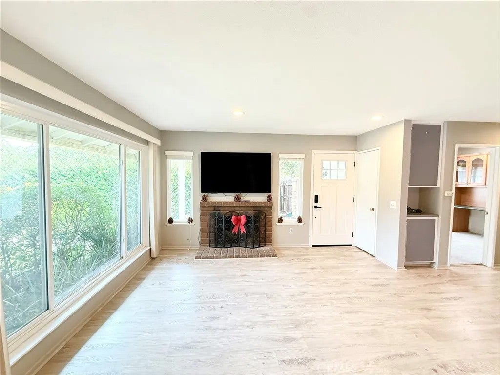 3765 Valle Vista