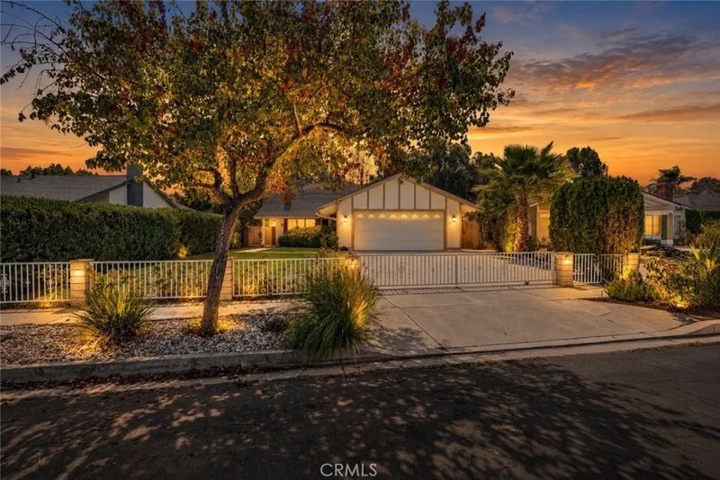 3765 Valle Vista