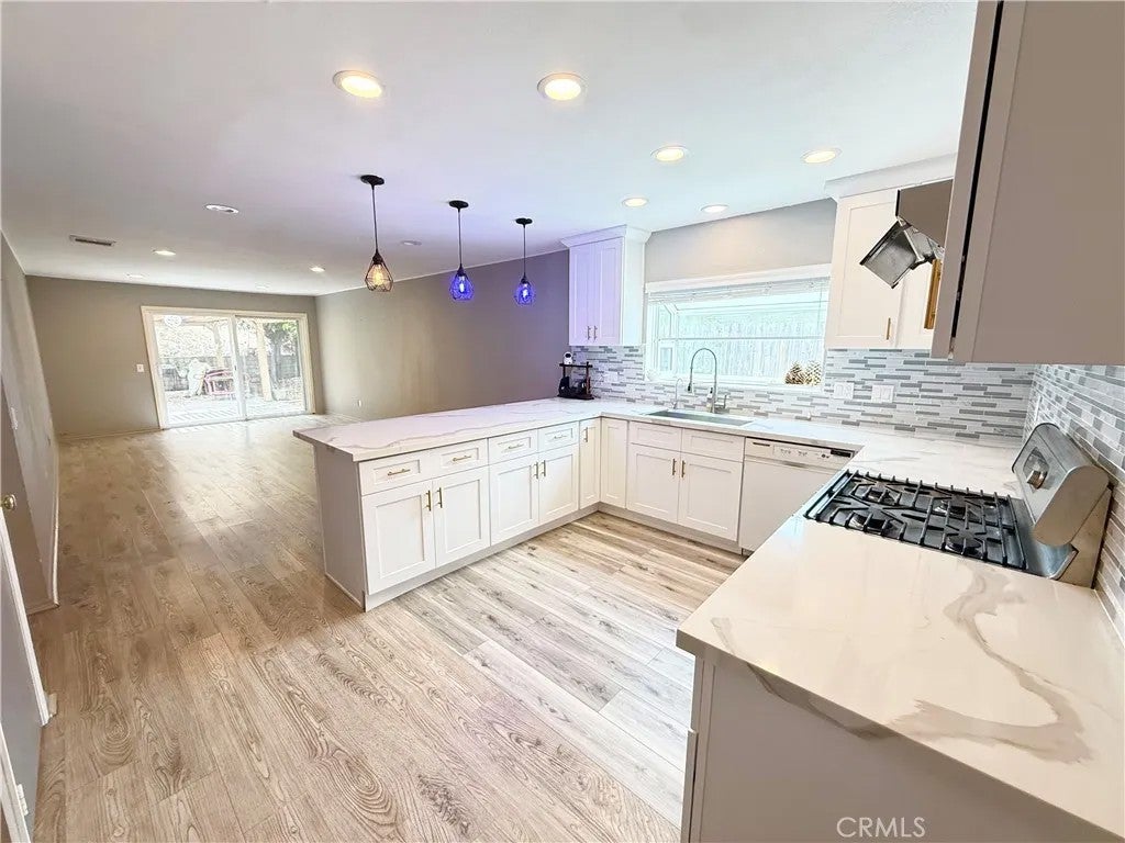 3765 Valle Vista