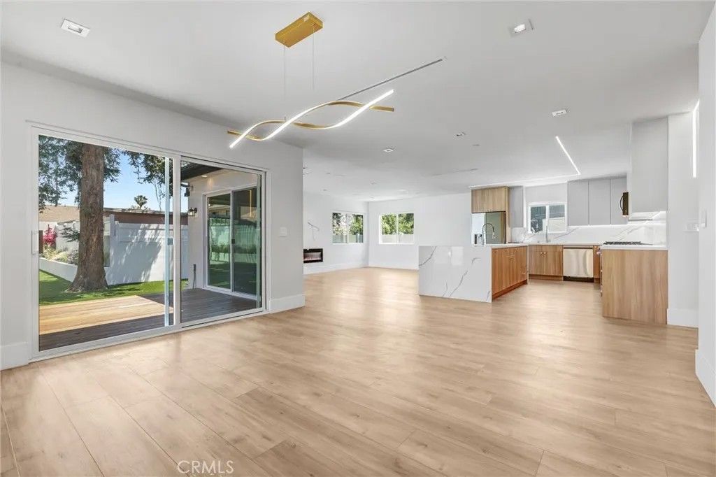 Photo of 7508 Claire Avenue, Reseda, CA 91335 (MLS # SR26041655)