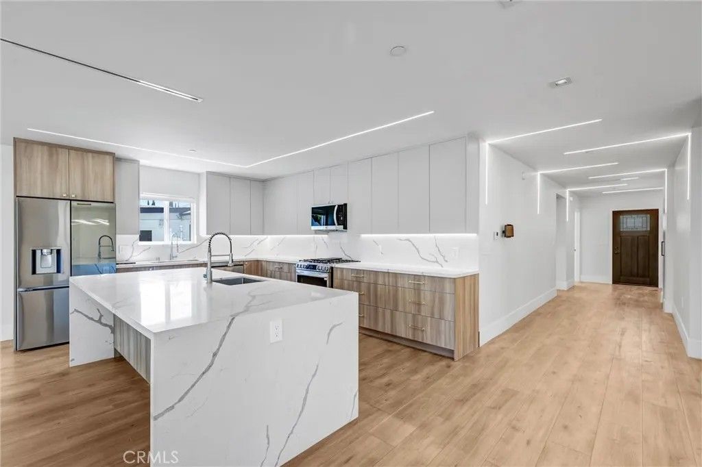 Photo of 7508 Claire Avenue, Reseda, CA 91335 (MLS # SR26041655)