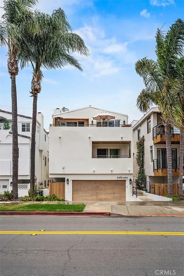 Photo of 445 Marine Avenue #A, Manhattan Beach, CA 90266 (MLS # OC26208009)