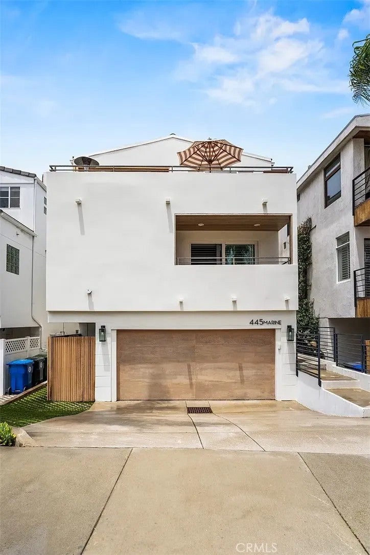 Photo of 445 Marine Avenue #A, Manhattan Beach, CA 90266 (MLS # OC26208009)