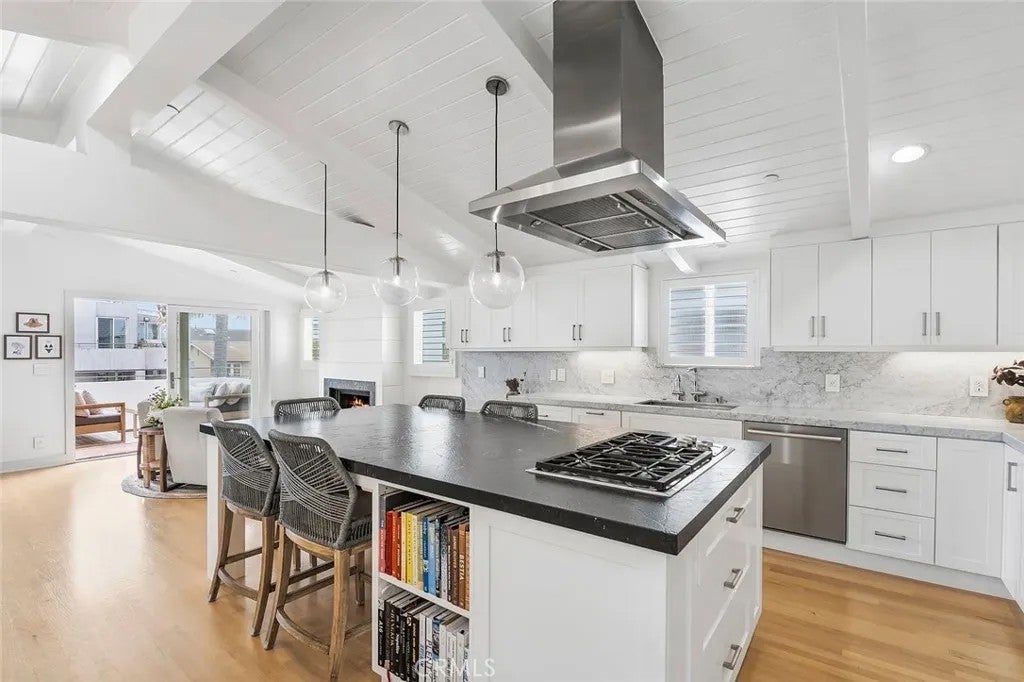 Photo of 445 Marine Avenue #A, Manhattan Beach, CA 90266 (MLS # OC26208009)