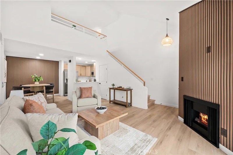 433 E Tamarack 149