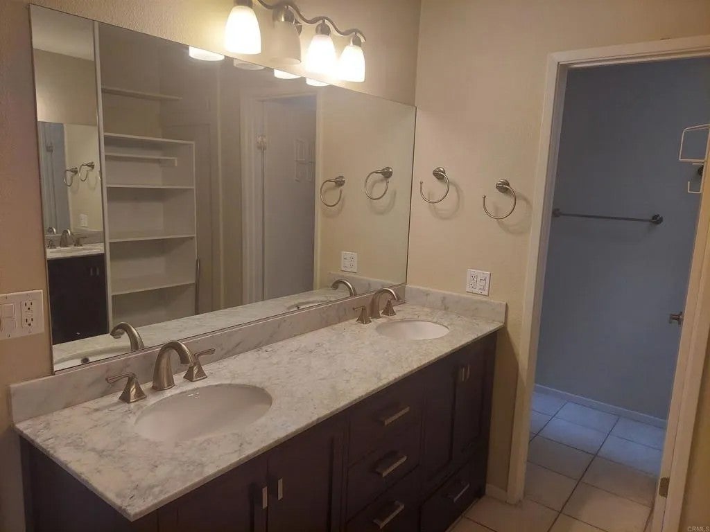 3147 Camino Crest Drive