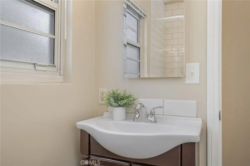 5734 Morley