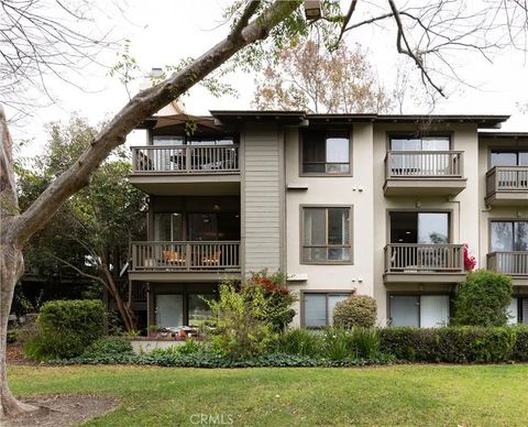 Tiny photo for 9 Flores, Irvine, CA 92612 (MLS # OC25233188)