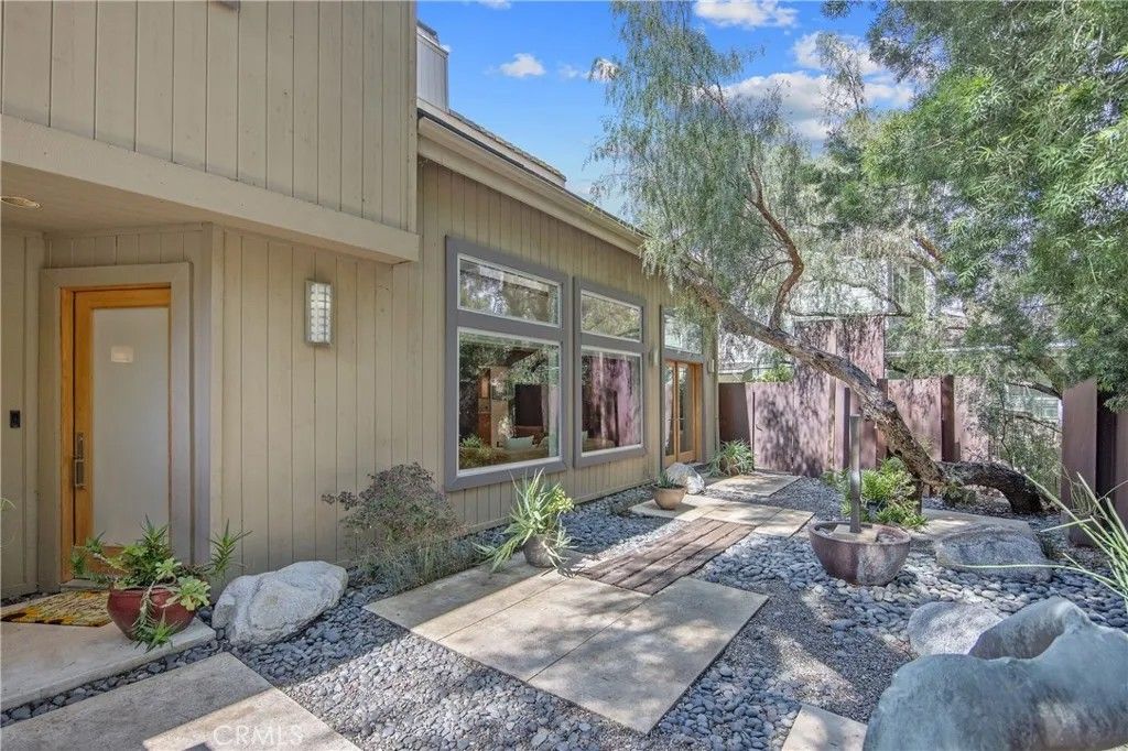 Photo of 4109 Empis Street, Woodland Hills, CA 91364 (MLS # SR26070483)