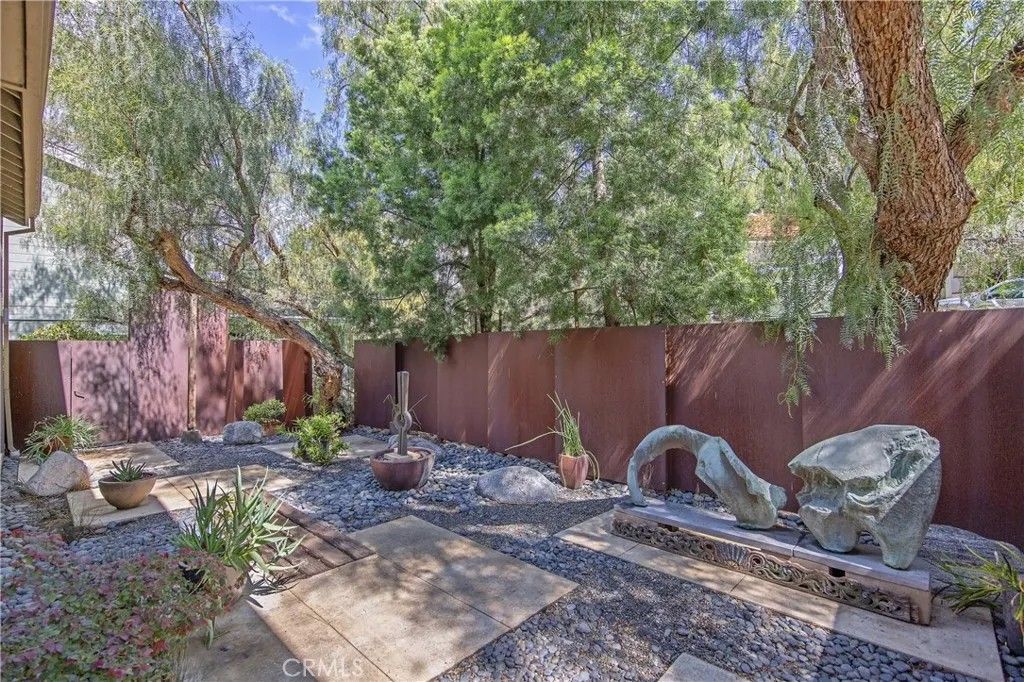 Photo of 4109 Empis Street, Woodland Hills, CA 91364 (MLS # SR26070483)