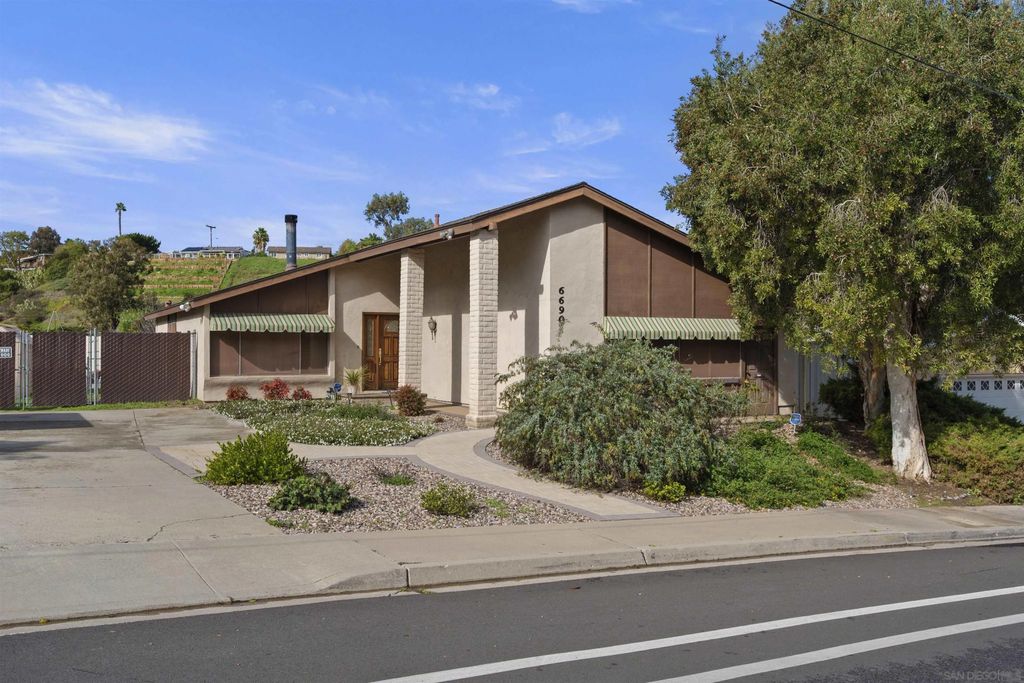 Photo of 6690 Gullstrand St, San Diego, CA 92122 (MLS # 2600237)