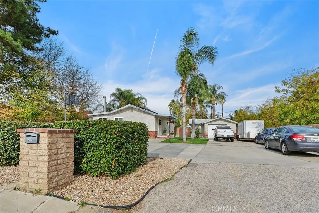 4822 E Lincoln