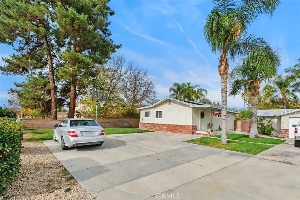 4822 E Lincoln