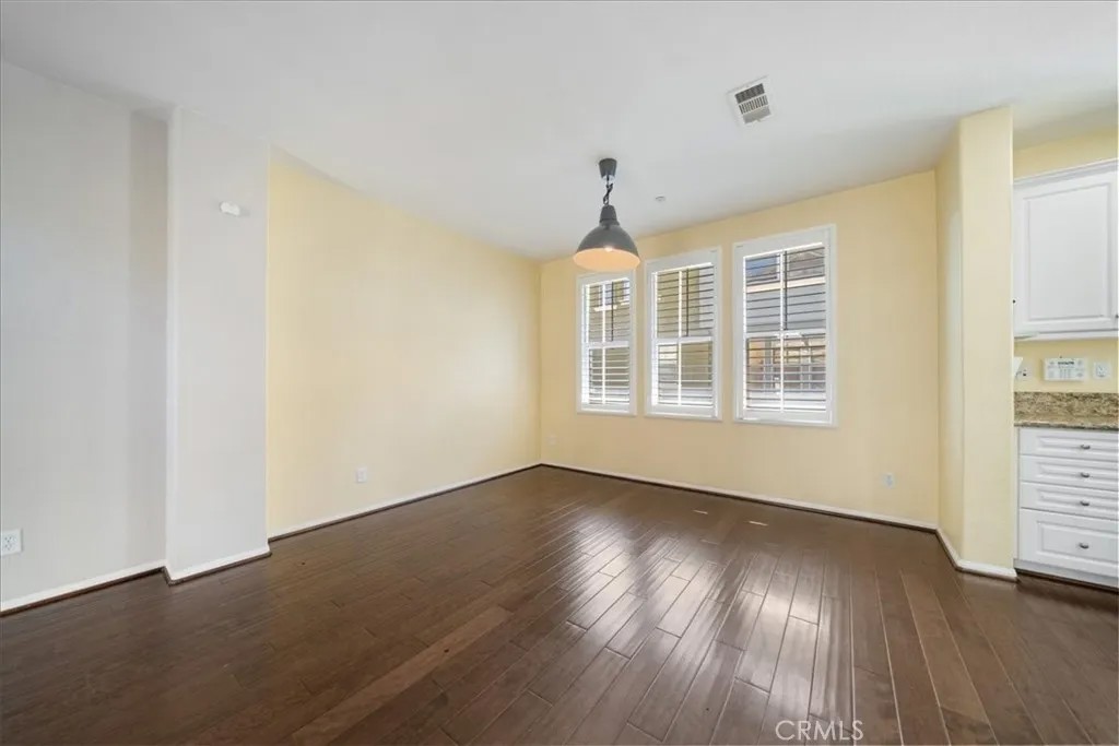 1828 Olive Green Street 2