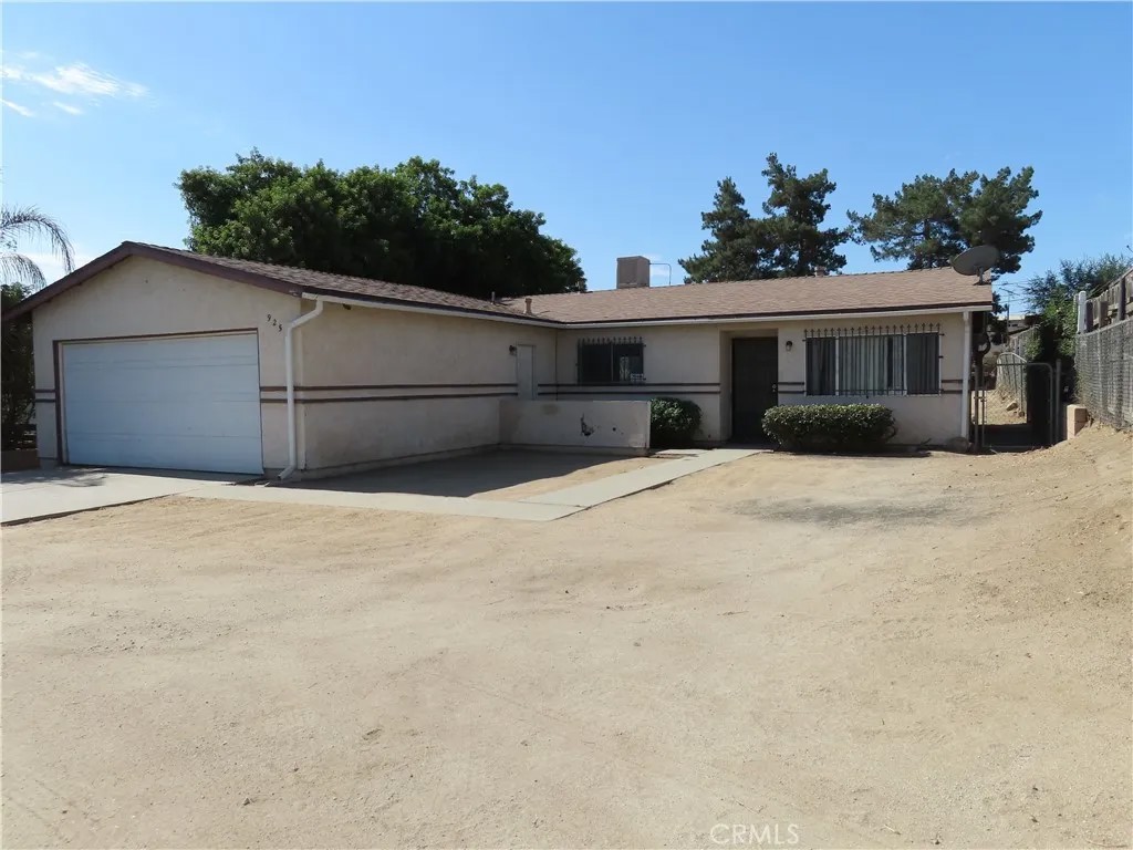 925 Navajo Road