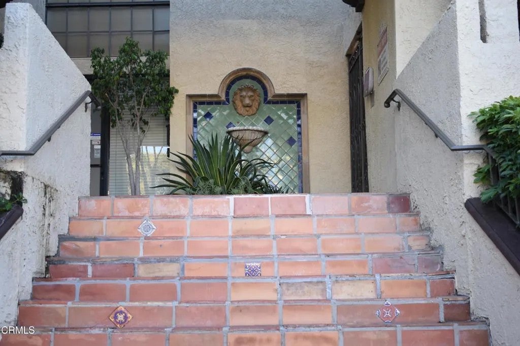 64 N Mar Vista Avenue 136