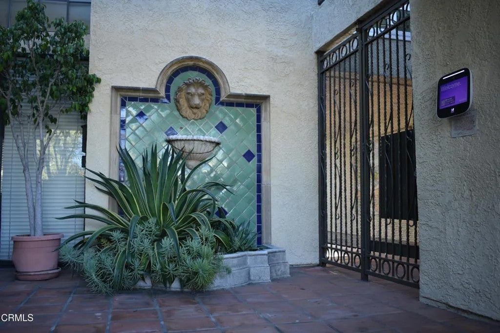 64 N Mar Vista Avenue 136