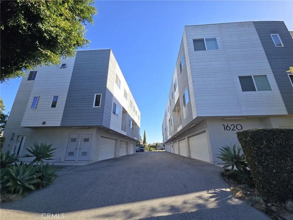 Photo of 1620 237th St #2, Harbor City, CA 90710 (MLS # SR25235003)