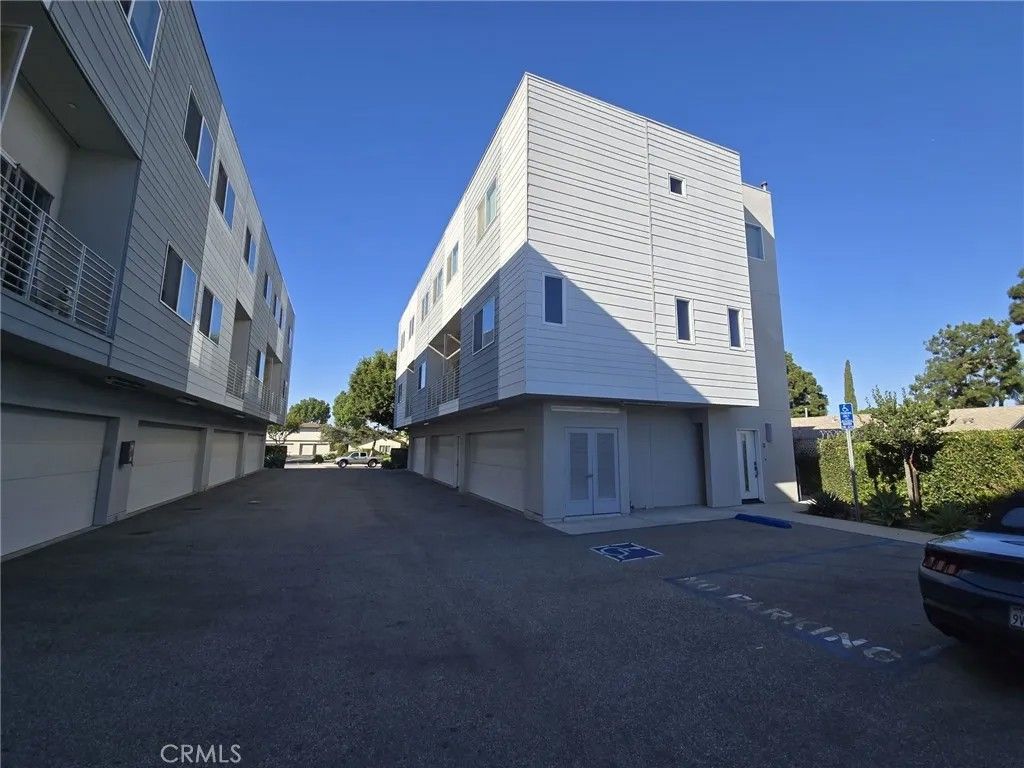 Photo of 1620 237th St #2, Harbor City, CA 90710 (MLS # SR25235003)