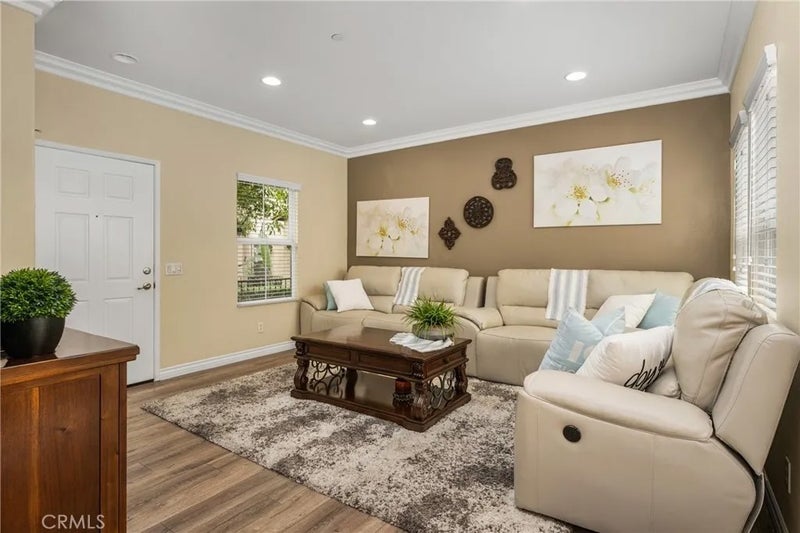 253 E Santa Fe Court