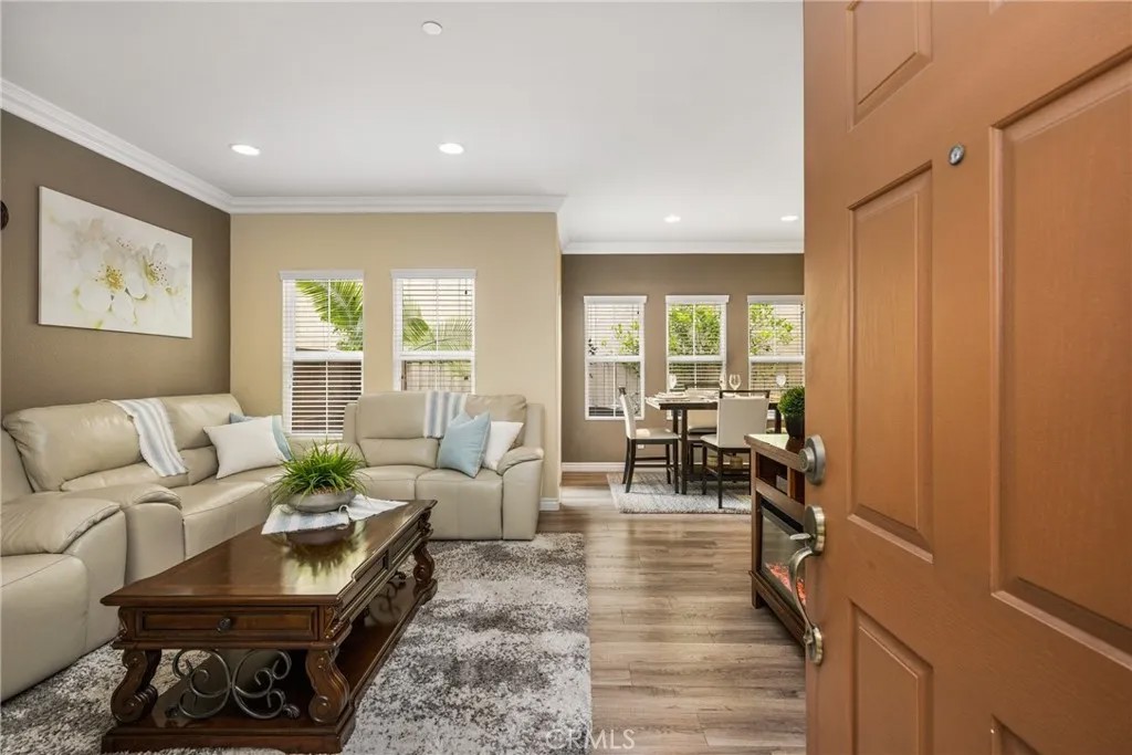253 E Santa Fe Court