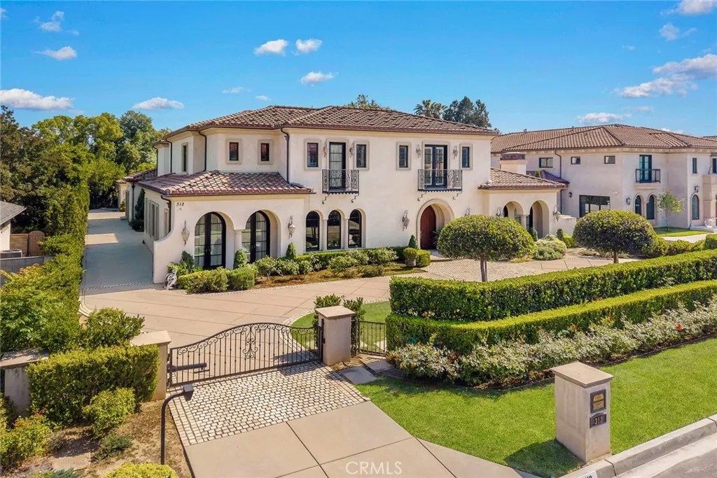 312 W Palm Drive