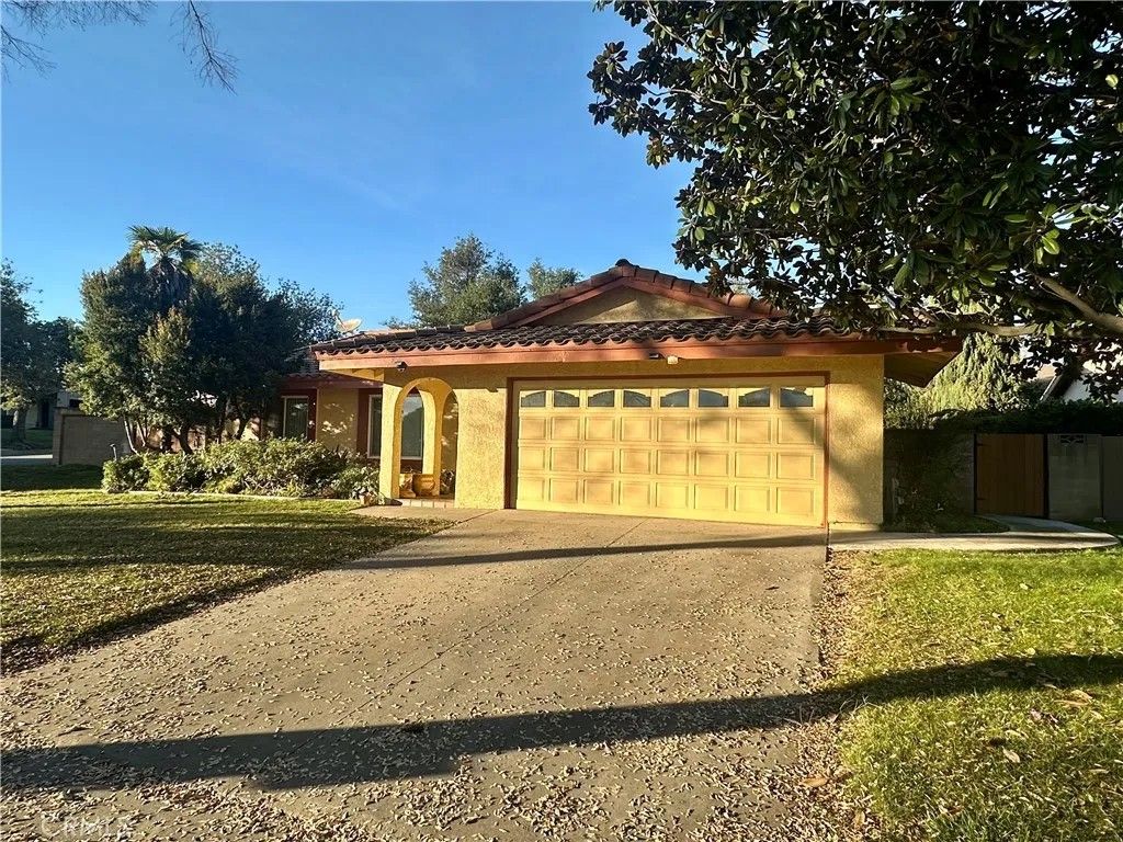 Photo of 1267 Preston Court, Upland, CA 91786 (MLS # CV26012764)