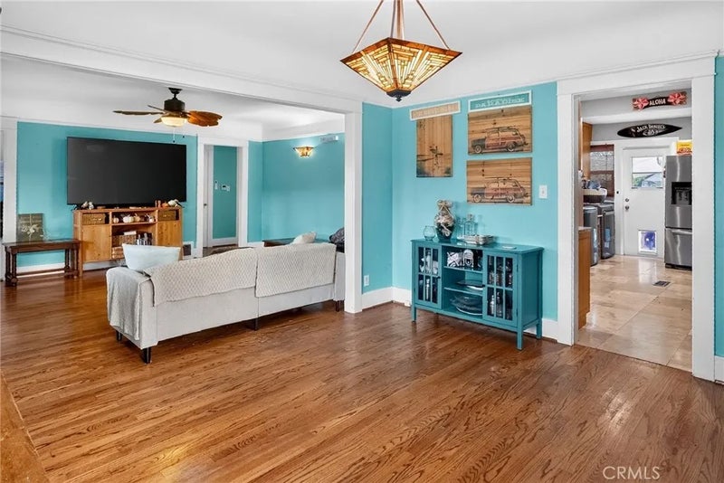 217 W Whiting