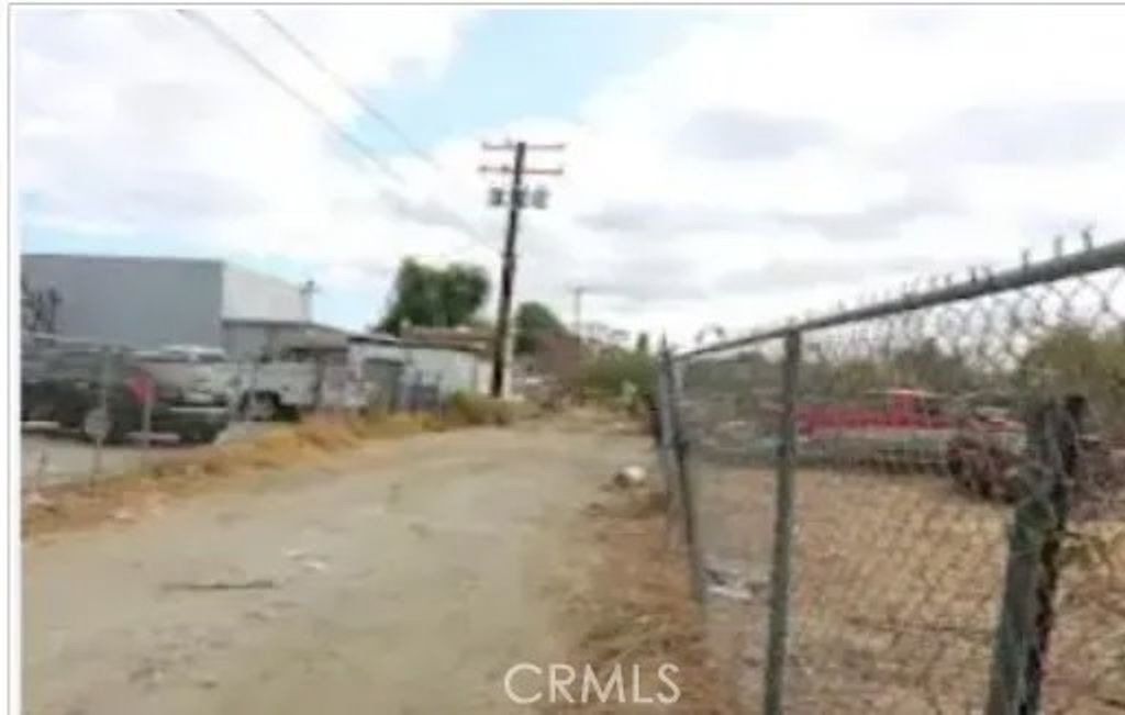 Photo of 185 N Scovell Avenue, San Jacinto, CA 92583 (MLS # DW25174901)