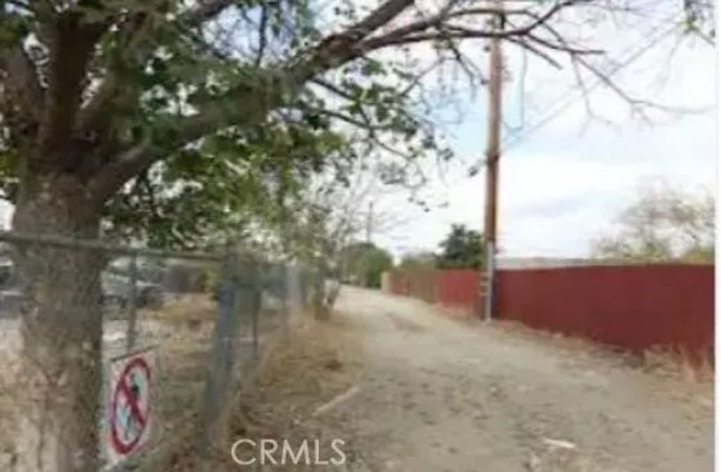 Photo of 185 N Scovell Avenue, San Jacinto, CA 92583 (MLS # DW25174901)