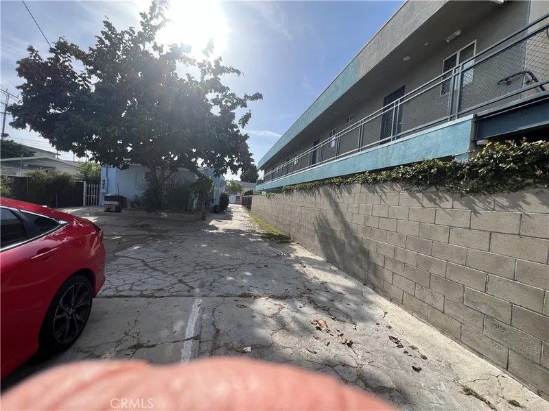 6812 S Hoover