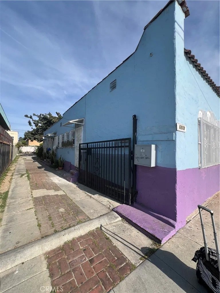 6812 S Hoover