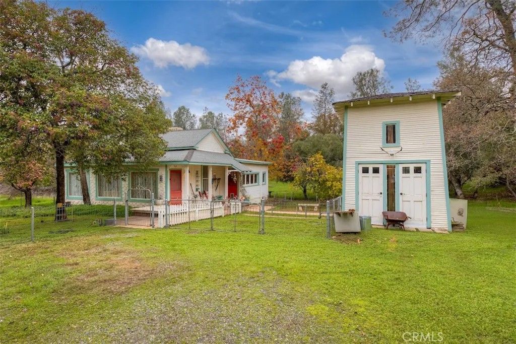 Photo of 915 Long Bar Rd, Oroville, CA 95966 (MLS # SN26006790)