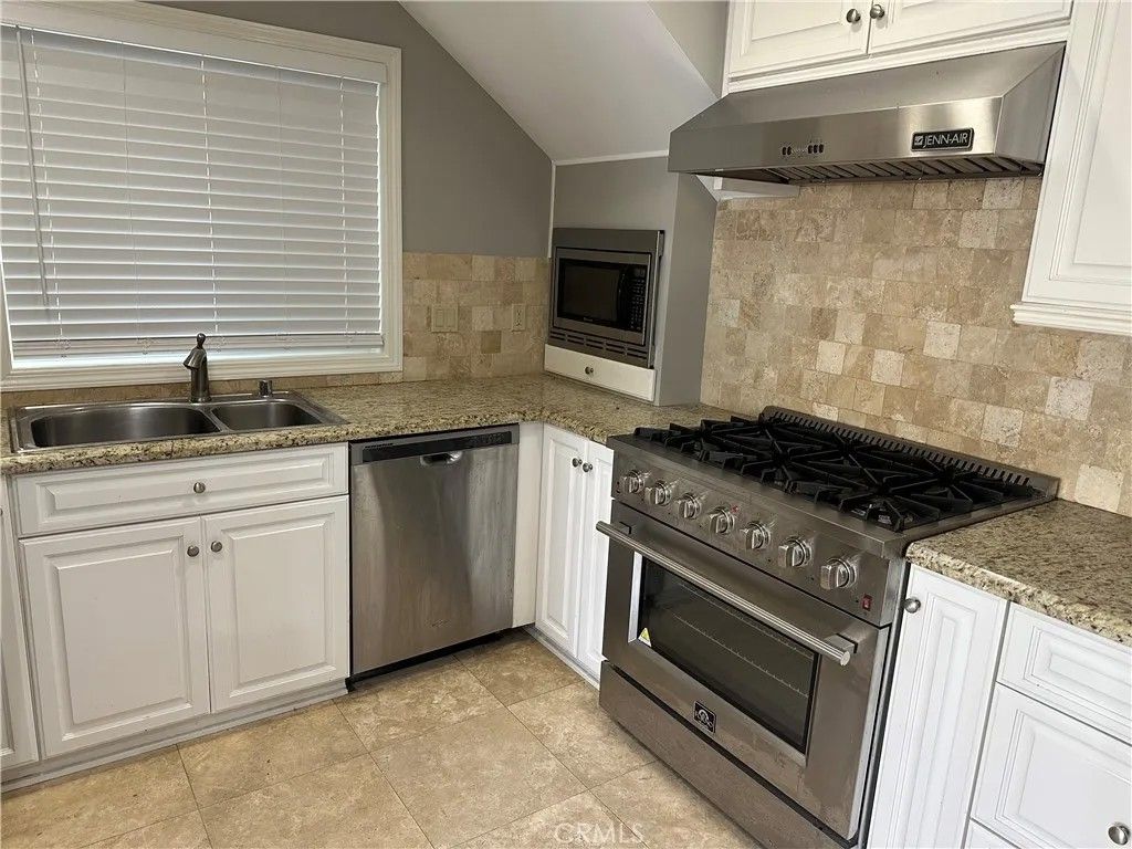 Photo of 208 41st St, Newport Beach, CA 92663 (MLS # OC25269696)