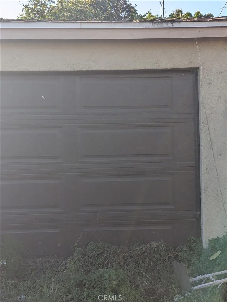 829 E Century