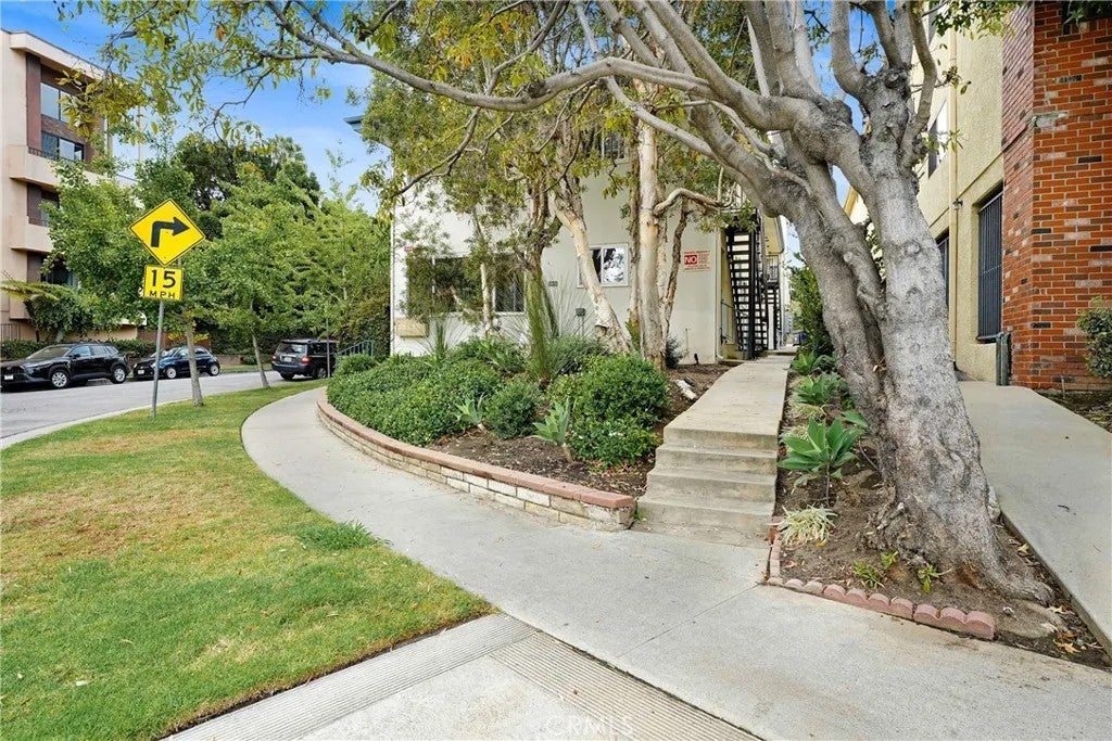 1975 S Beverly Glen