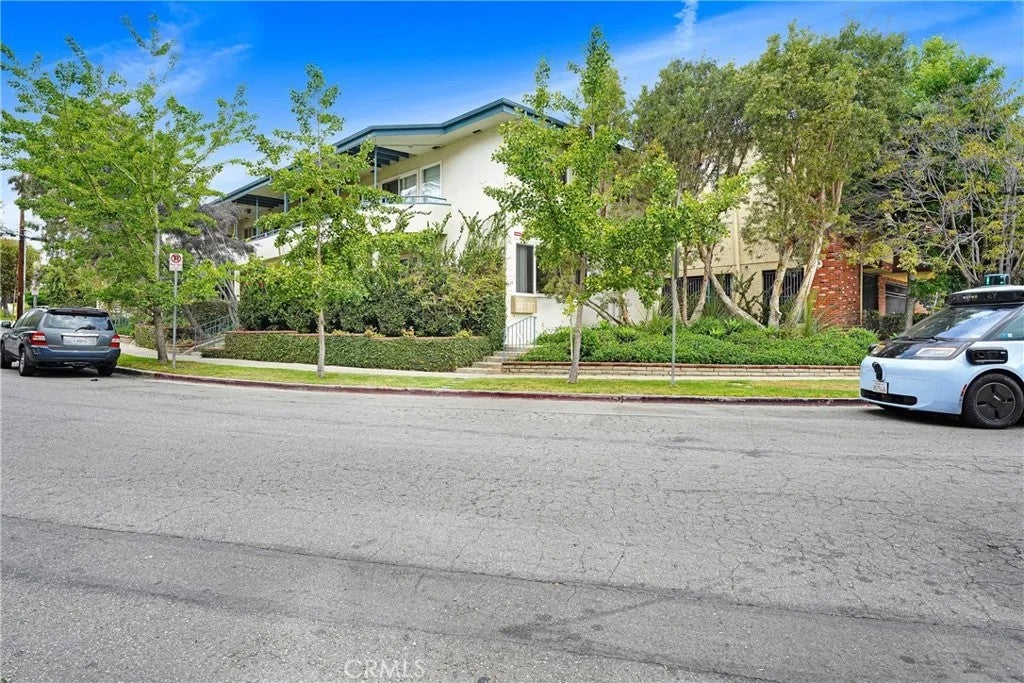 1975 S Beverly Glen