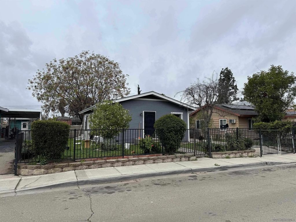 Photo of 739 Park Pl, Escondido, CA 92025 (MLS # 260002465)