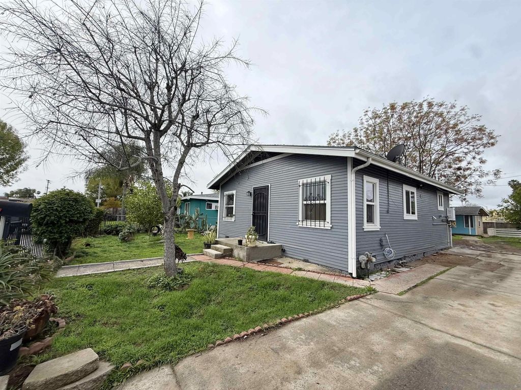 Photo of 739 Park Pl, Escondido, CA 92025 (MLS # 260002465)