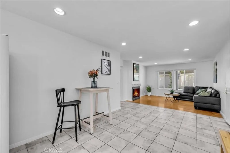 2142 W Liverpool Lane