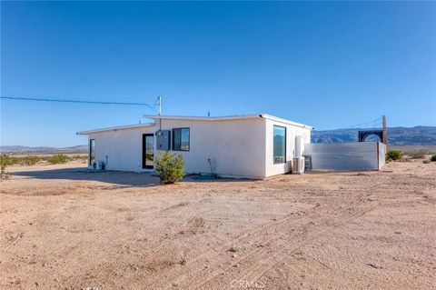 Photo of 4223 Hilltop, 29 Palms, CA 92277 (MLS # JT25249211) Photo of 4223 Hilltop, 29 Palms, CA 92277 (MLS # JT25249211)