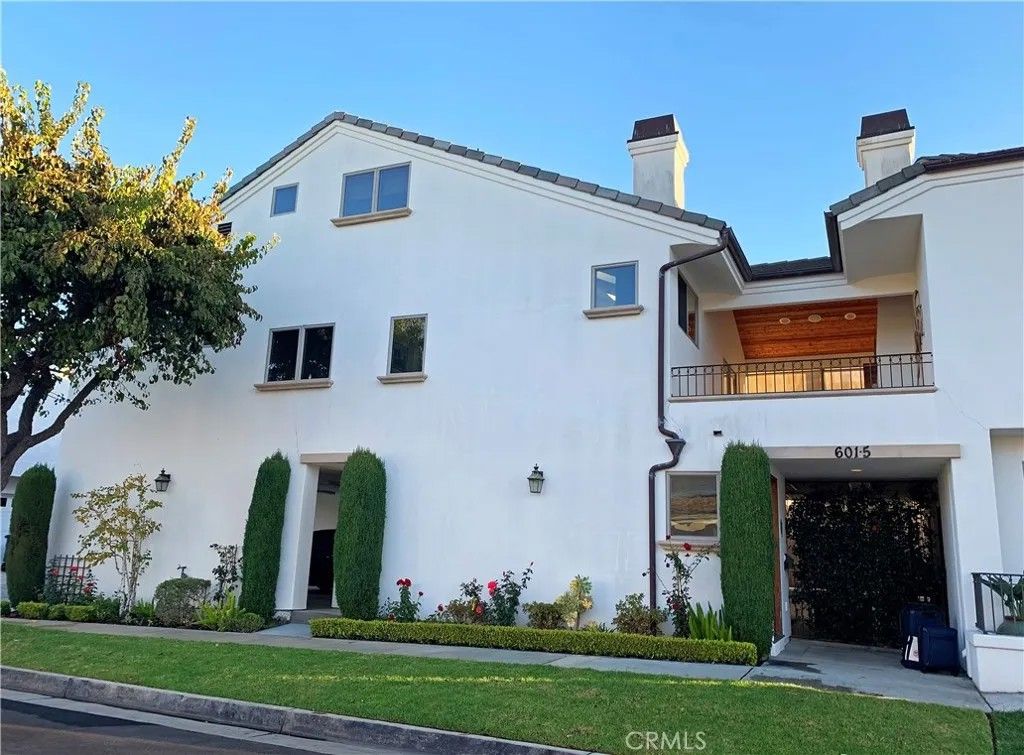 Photo of 601 Poinsettia Ave, Corona Del Mar, CA 92625 (MLS # NP26000898)