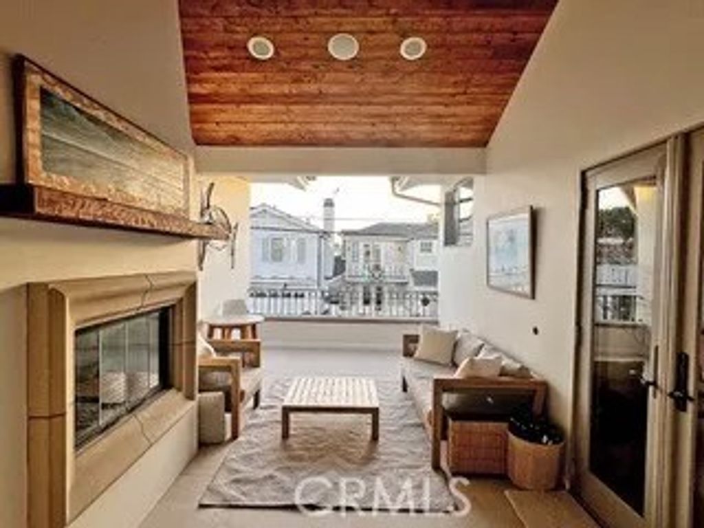 Photo of 601 Poinsettia Ave, Corona Del Mar, CA 92625 (MLS # NP26000898)