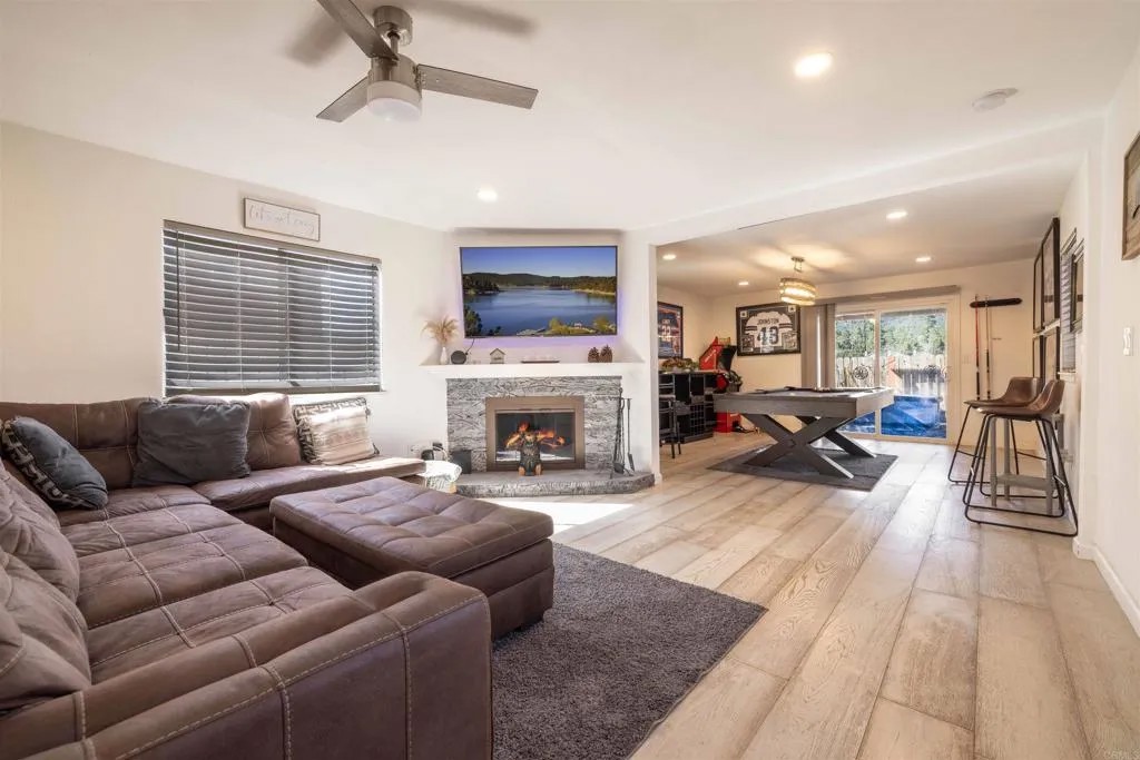1011 W Fairway