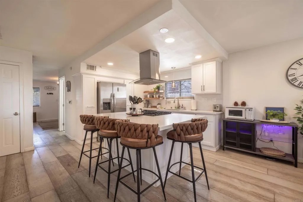 1011 W Fairway