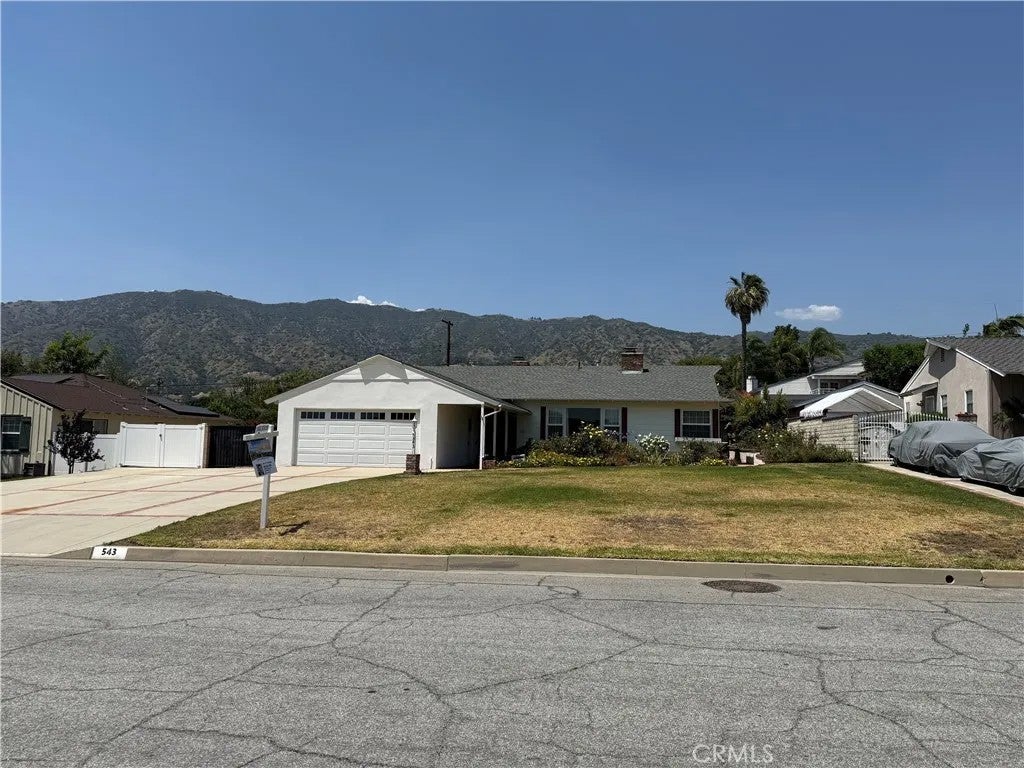 543 E Comstock